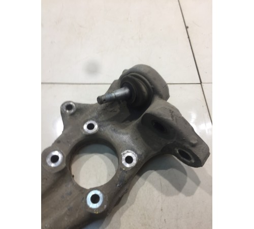 Кулак поворотный (передний правый)