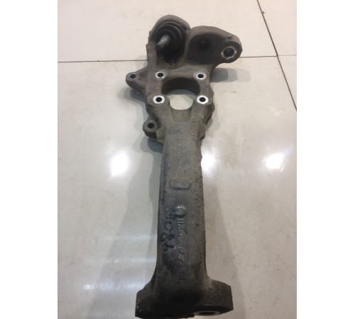 Кулак поворотный (передний правый)