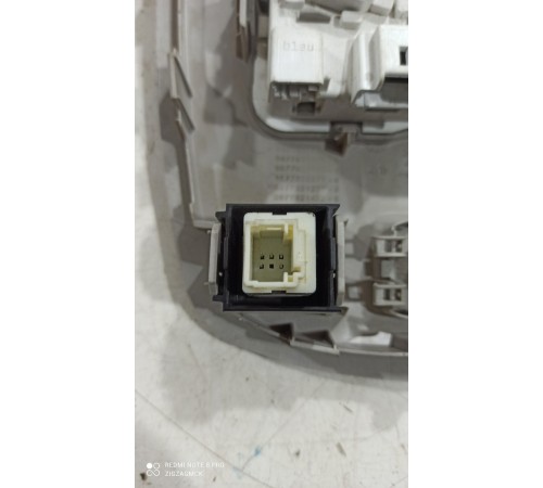 Плафон внутреннего освещения(передний)