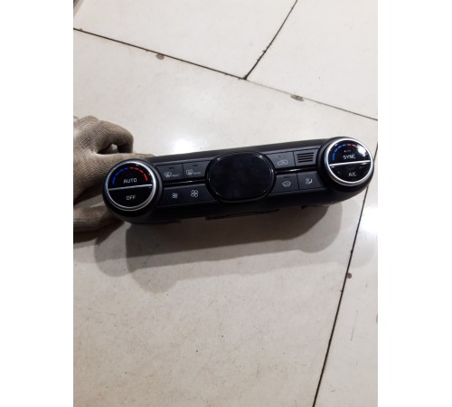 Блок управления климатом(передний)