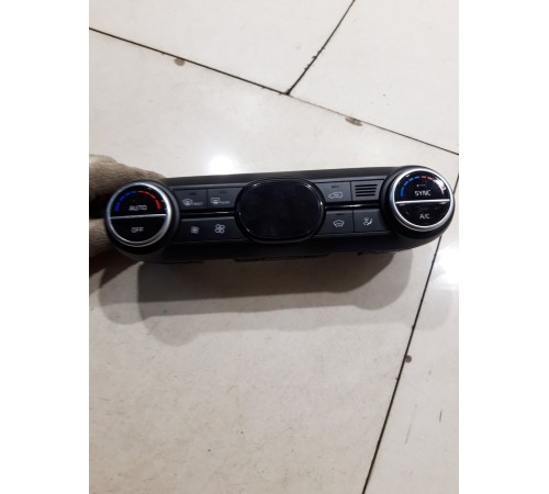 Блок управления климатом(передний)