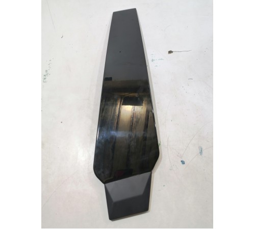 Накладка центральной стойки левая наружная