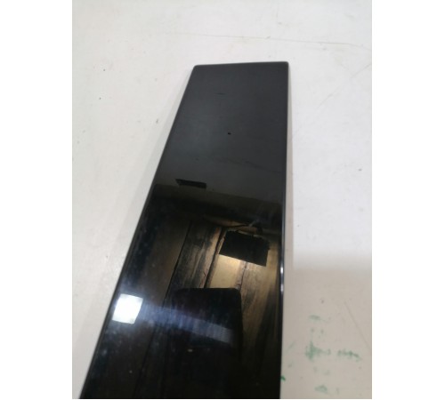 Накладка центральной стойки левая наружная