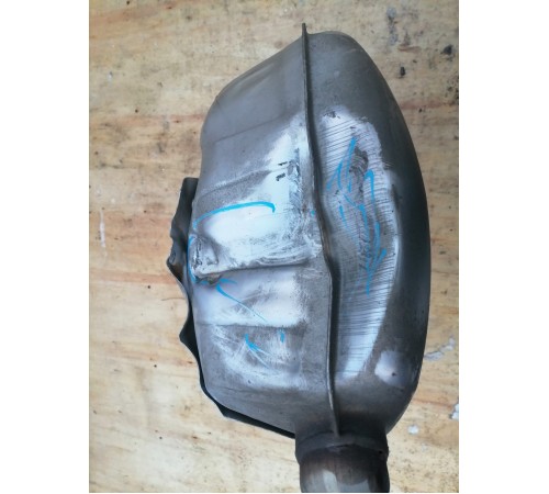 Банка глушителя левая