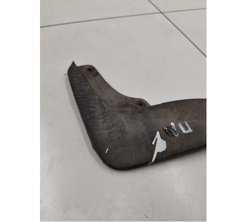 Брызговик передний левый