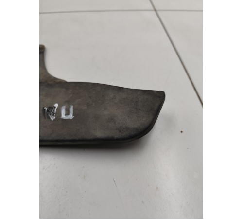 Брызговик передний левый