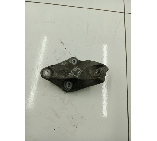 Кронштейн двигателя