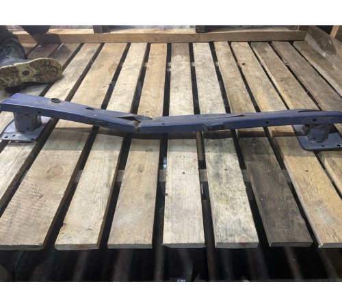 Усилитель переднего бампера