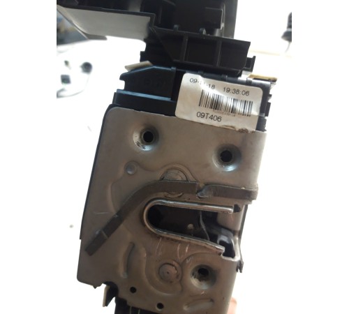 Замок двери (передний, левый)