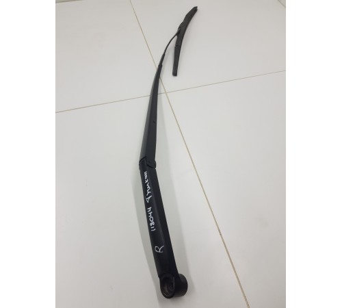 Поводок стеклоочистителя правый