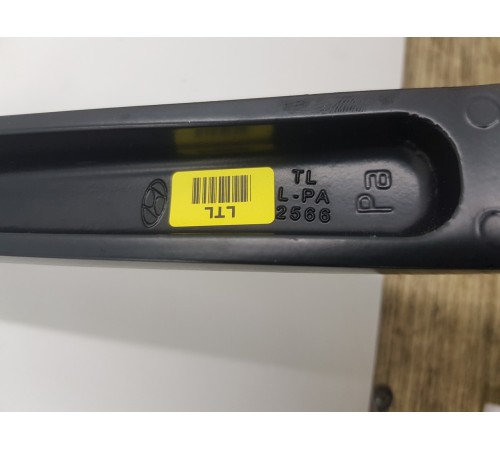 Поводок стеклоочистителя правый