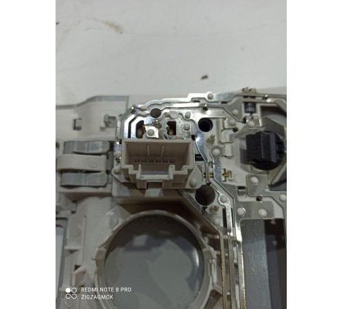 Плафон внутреннего освещения(передний)