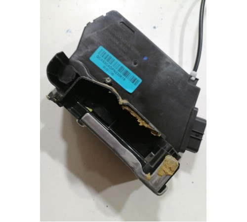 Замок двери багажника