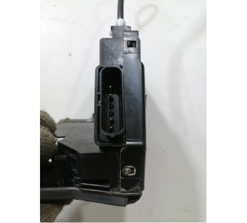 Замок двери багажника