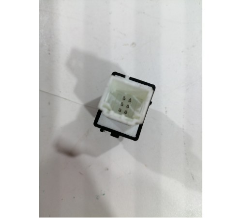 Кнопка открывания багажника