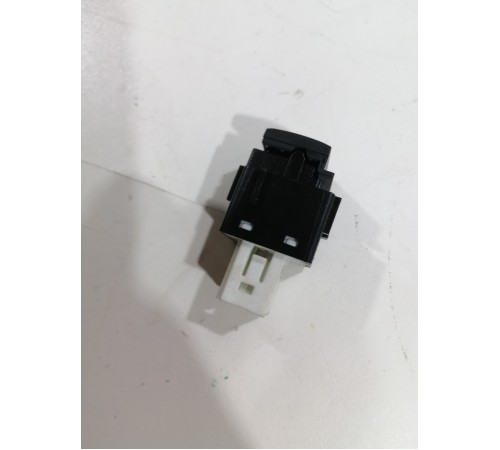 Кнопка открывания багажника