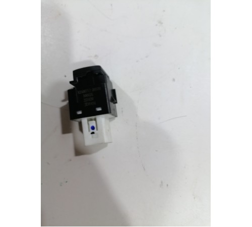 Кнопка открывания багажника