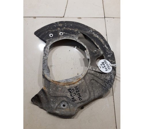 Кожух тормозного диска(передний правый)