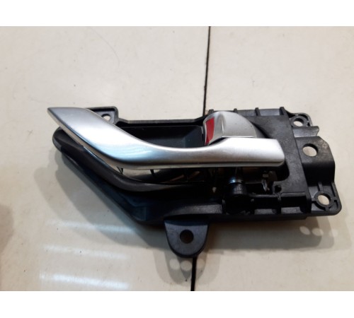 Ручка двери (передняя, левая, внутренняя)