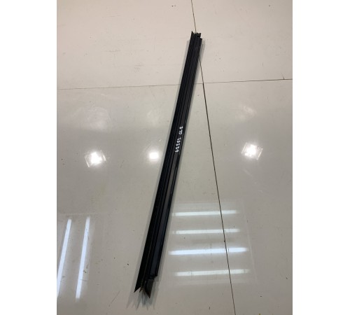 Уплотнитель двери (передний, левый)