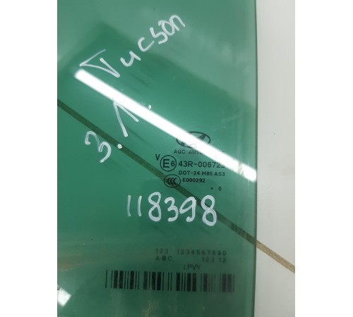 Стекло двери заднее левое