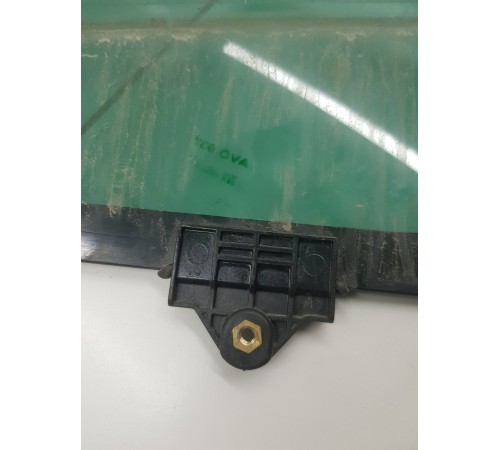 Стекло двери заднее левое