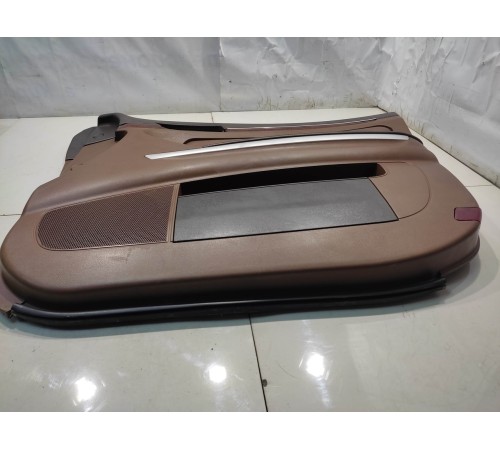 Обшивка двери (передняя, правая)