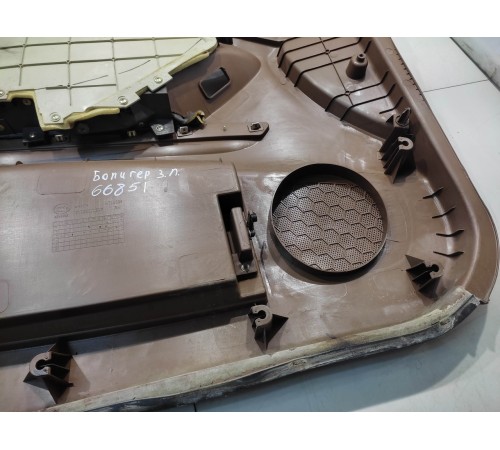 Обшивка двери (передняя, правая)