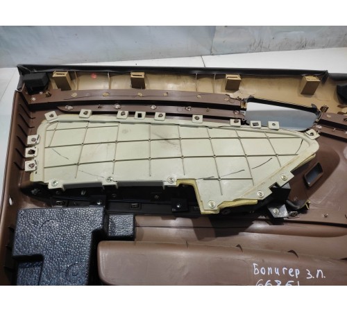 Обшивка двери (передняя, правая)