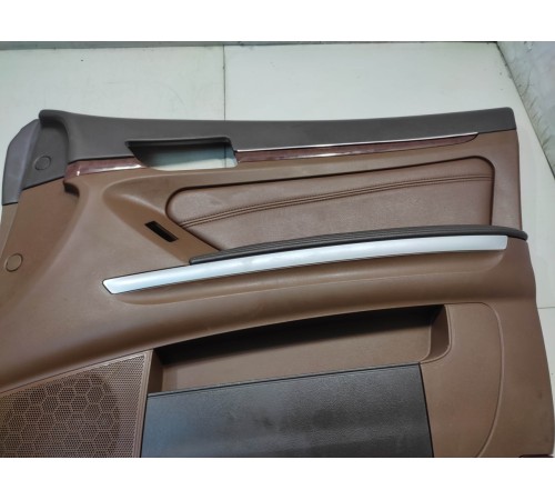 Обшивка двери (передняя, правая)