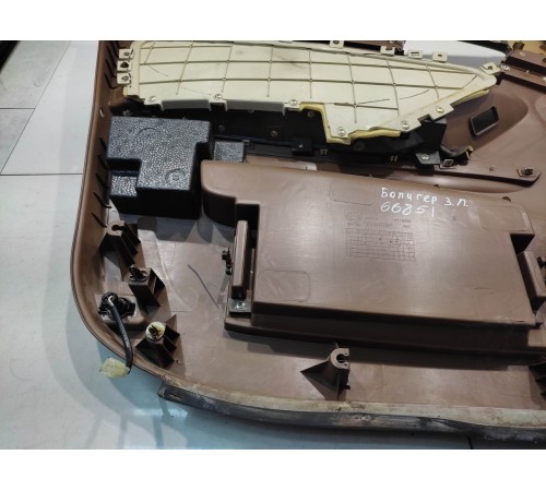 Обшивка двери (передняя, правая)