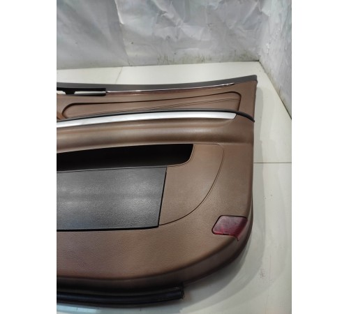 Обшивка двери (передняя, правая)