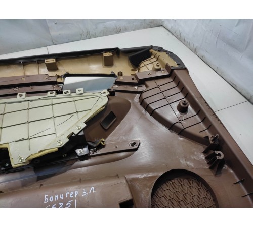 Обшивка двери (передняя, правая)