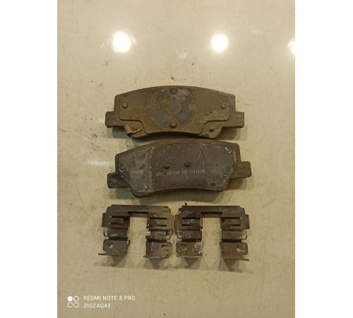 Тормозные колодки (задние, левые)