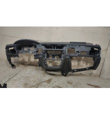 Передняя панель салона