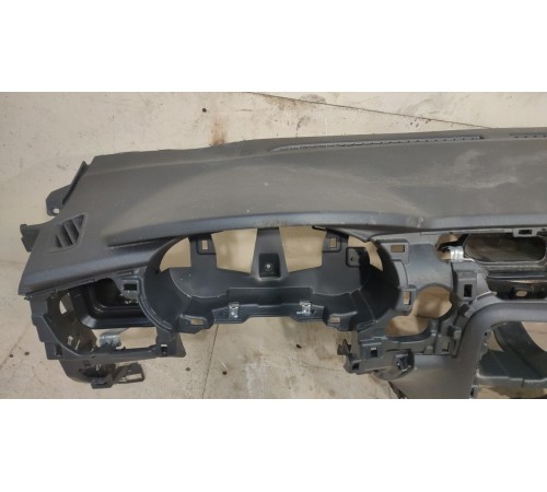 Передняя панель салона