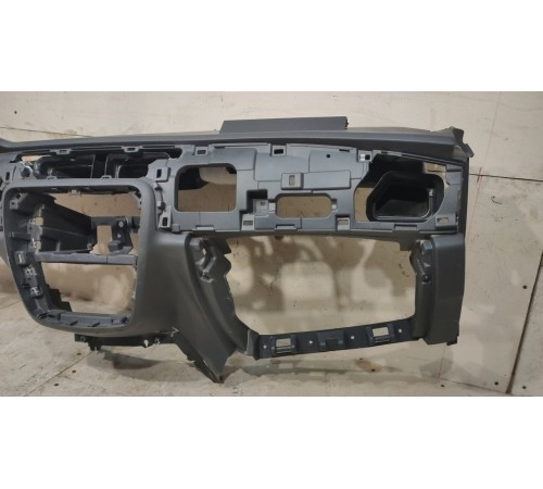 Передняя панель салона