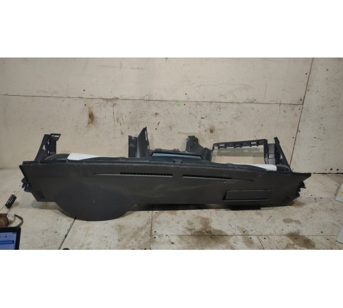 Передняя панель салона