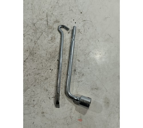 Ключ балонный+крюк домкрата