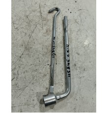 Ключ балонный+крюк домкрата