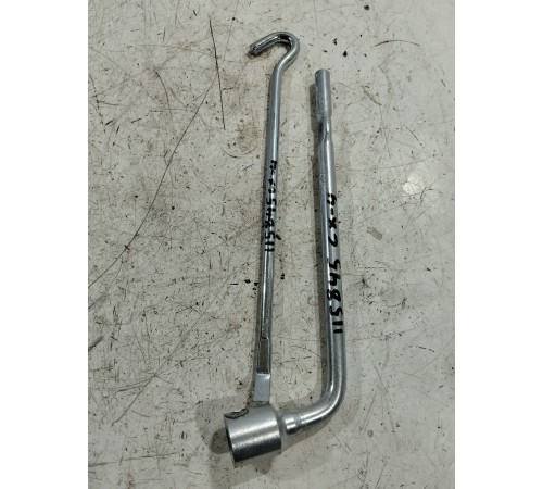 Ключ балонный+крюк домкрата