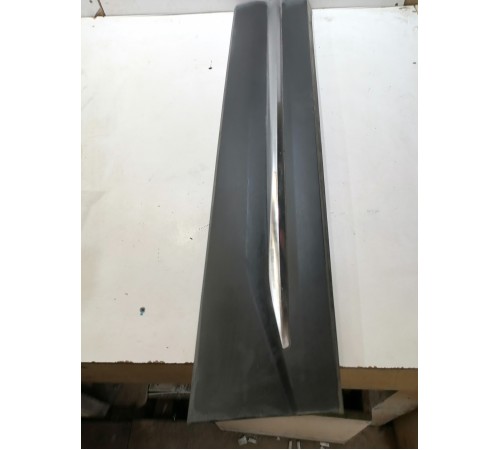 Накладка двери передняя левая нижняя, молдинг