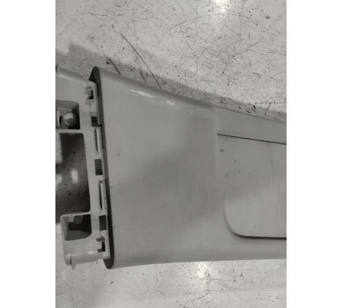 Обшивка центральной стойки правая верхняя