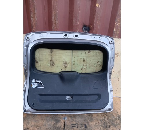 Дверь багажника со стеклом