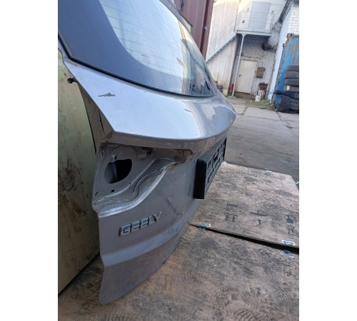 Дверь багажника со стеклом