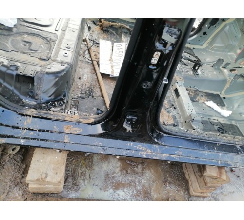 Порог правый с центральной стойкой