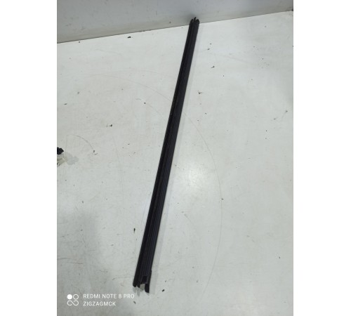 Уплотнитель стекла (задний правый внутренний)