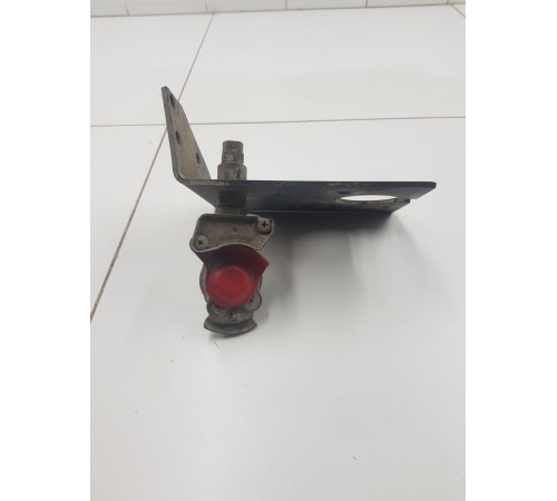 Клапан кран тормозной системы правый