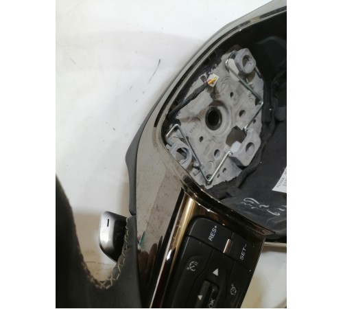 Рулевое колесо в сборе с многофункциональными кнопками