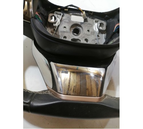 Рулевое колесо в сборе с многофункциональными кнопками